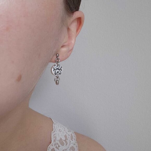 Vintage Victorian Gothic silver circle earrings - Picture 6 of 11